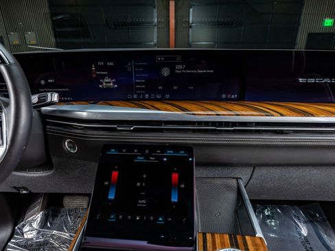 Used 2025 Cadillac Escalade Sport Platinum image 24