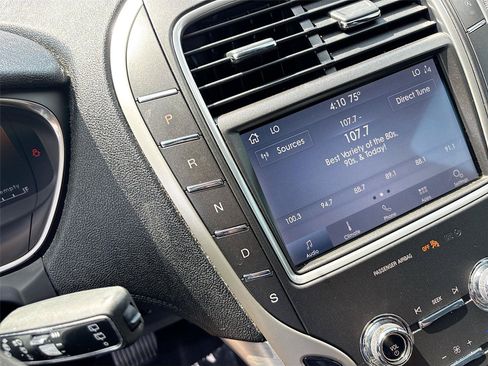 Used 2020 Lincoln Nautilus FWD image 16