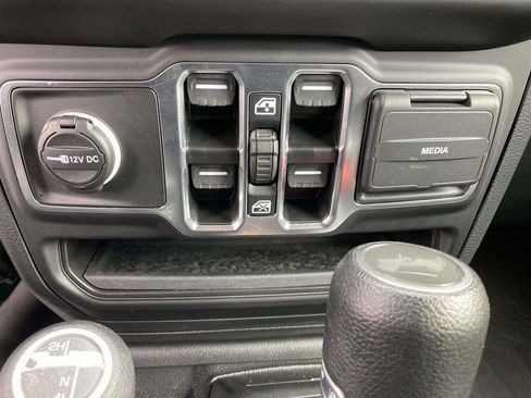 Used 2023 Jeep Wrangler Unlimited Sport AWD/4WD image 23