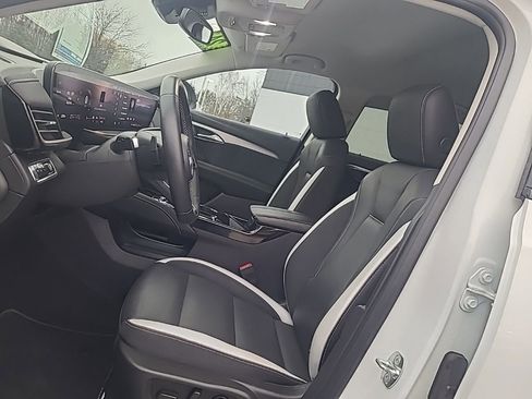 Used 2024 Buick Envision Sport Touring image 9