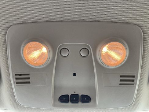 Used 2017 GMC Acadia Limited SLT image 21