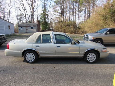 Used 2005 Mercury Grand Marquis GS image 4