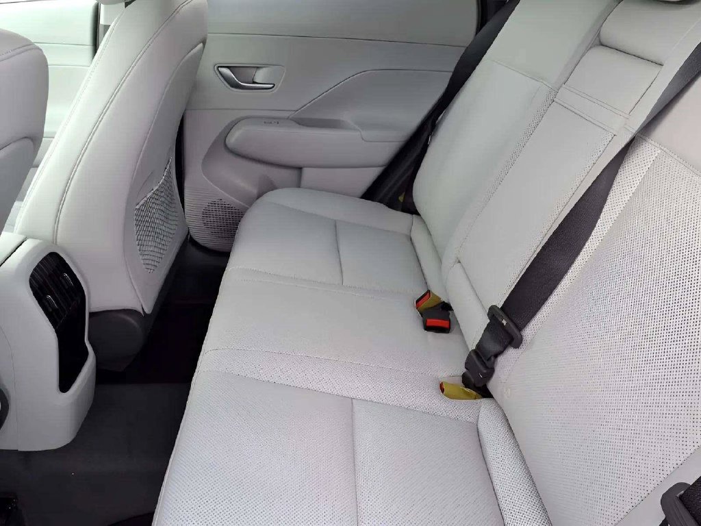 New 2027 Hyundai Kona SEL Premium FWD image 7