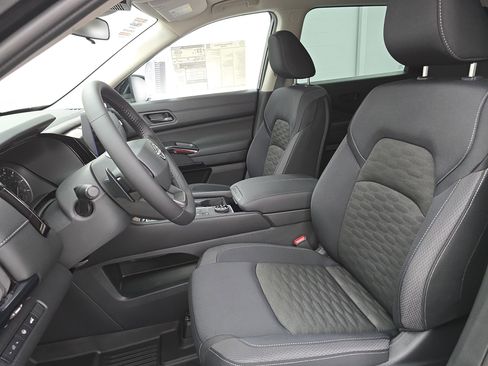 New 2026 Nissan Pathfinder SV image 16