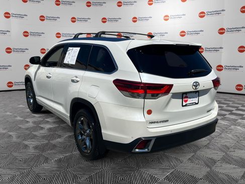 Used 2017 Toyota Highlander Limited Platinum image 3