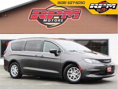 Used 2021 Chrysler Voyager Lxi image 1
