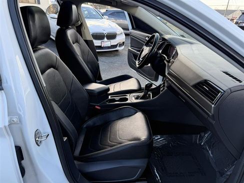 Used 2019 Volkswagen Jetta SEL Premium image 13