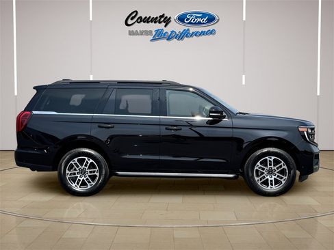 New 2025 Ford Expedition Active image 24