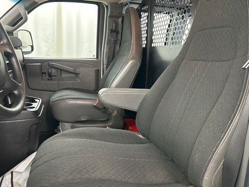 Used 2023 GMC Savana 2500 w/ Driver Convenience Package image 8