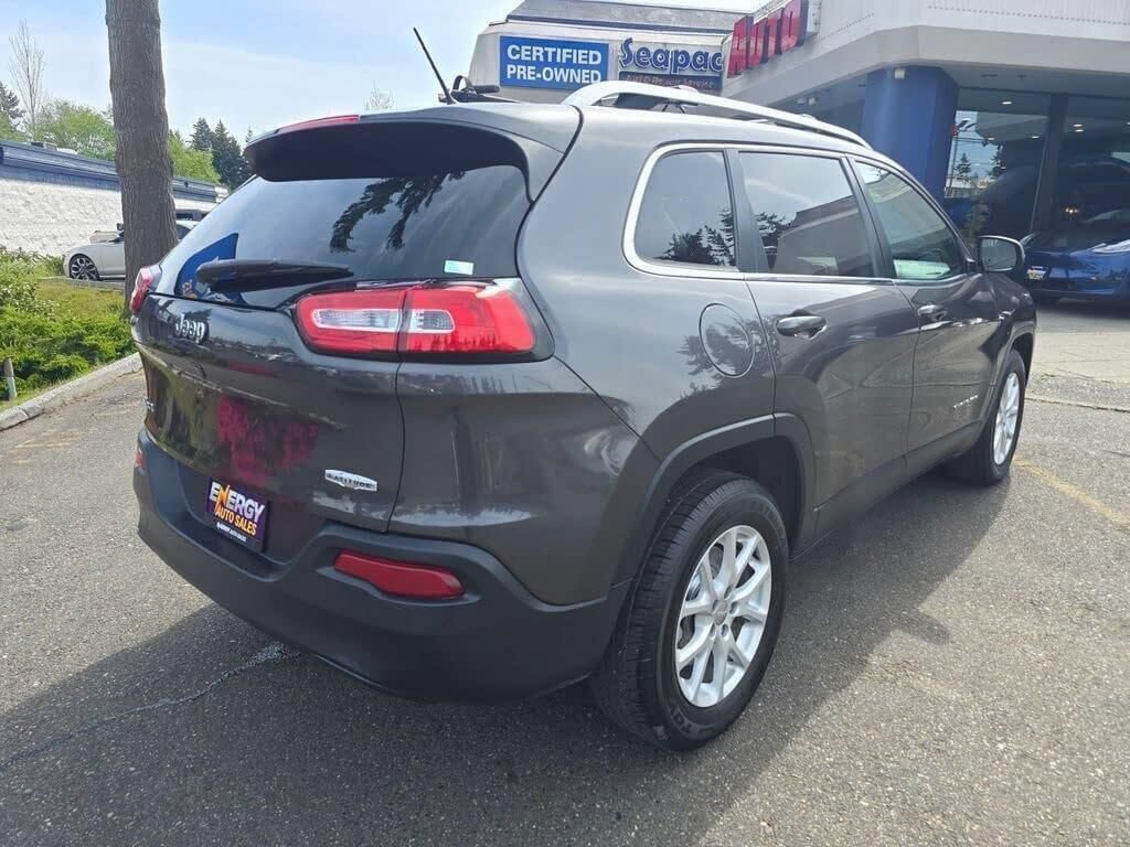 Used 2016 Jeep Cherokee Latitude w/ Cold Weather Group AWD/4WD image 7