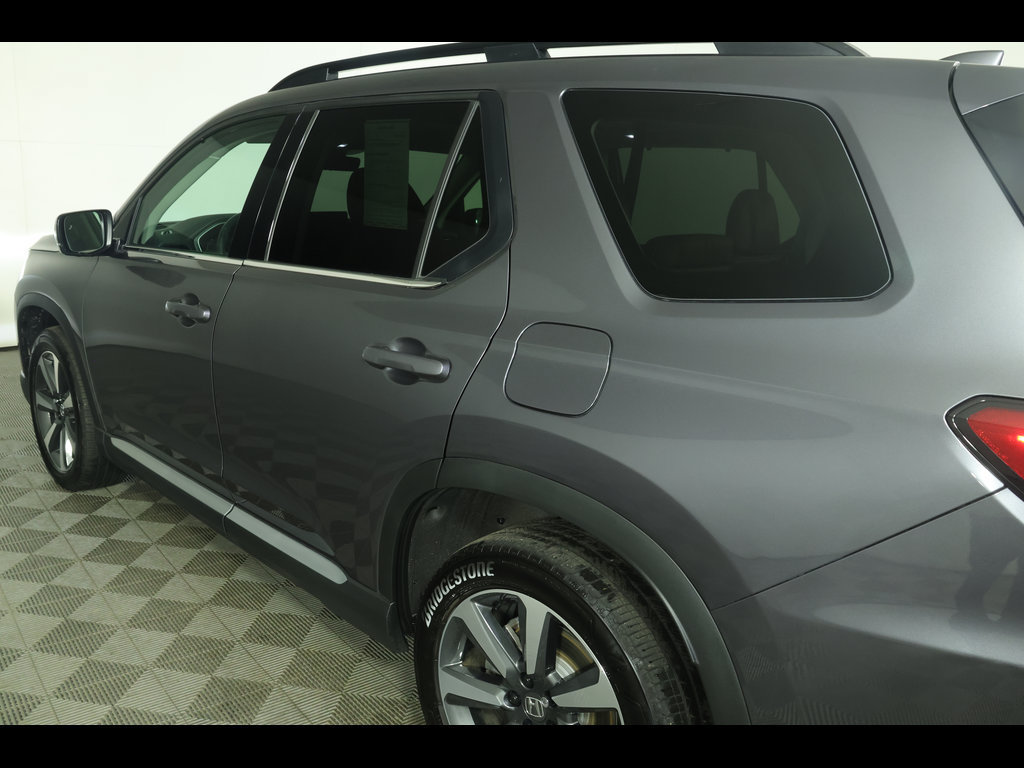 Used 2025 Honda Pilot Elite image 21