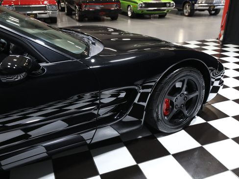 Used 2001 Chevrolet Corvette Convertible w/ Preferred Equipment Group2 RWD image 20