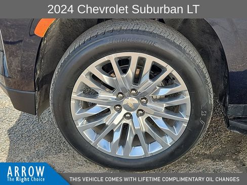Used 2024 Chevrolet Suburban LT w/ Luxury Package AWD/4WD image 17