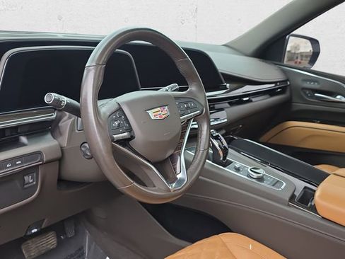 Used 2021 Cadillac Escalade Premium Luxury w/ LPO, Illumination Package AWD/4WD image 18