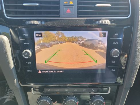 Used 2019 Volkswagen GTI SE image 31