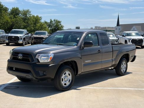 Used 2013 Toyota Tacoma 2WD Access Cab w/ Convenience Pkg image 2