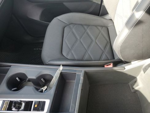 Used 2024 Volkswagen Atlas SE image 21