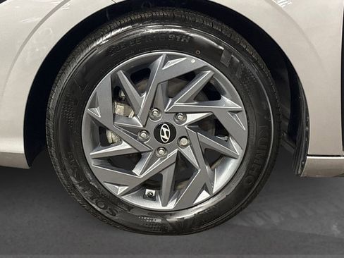 Used 2024 Hyundai Elantra SEL image 14