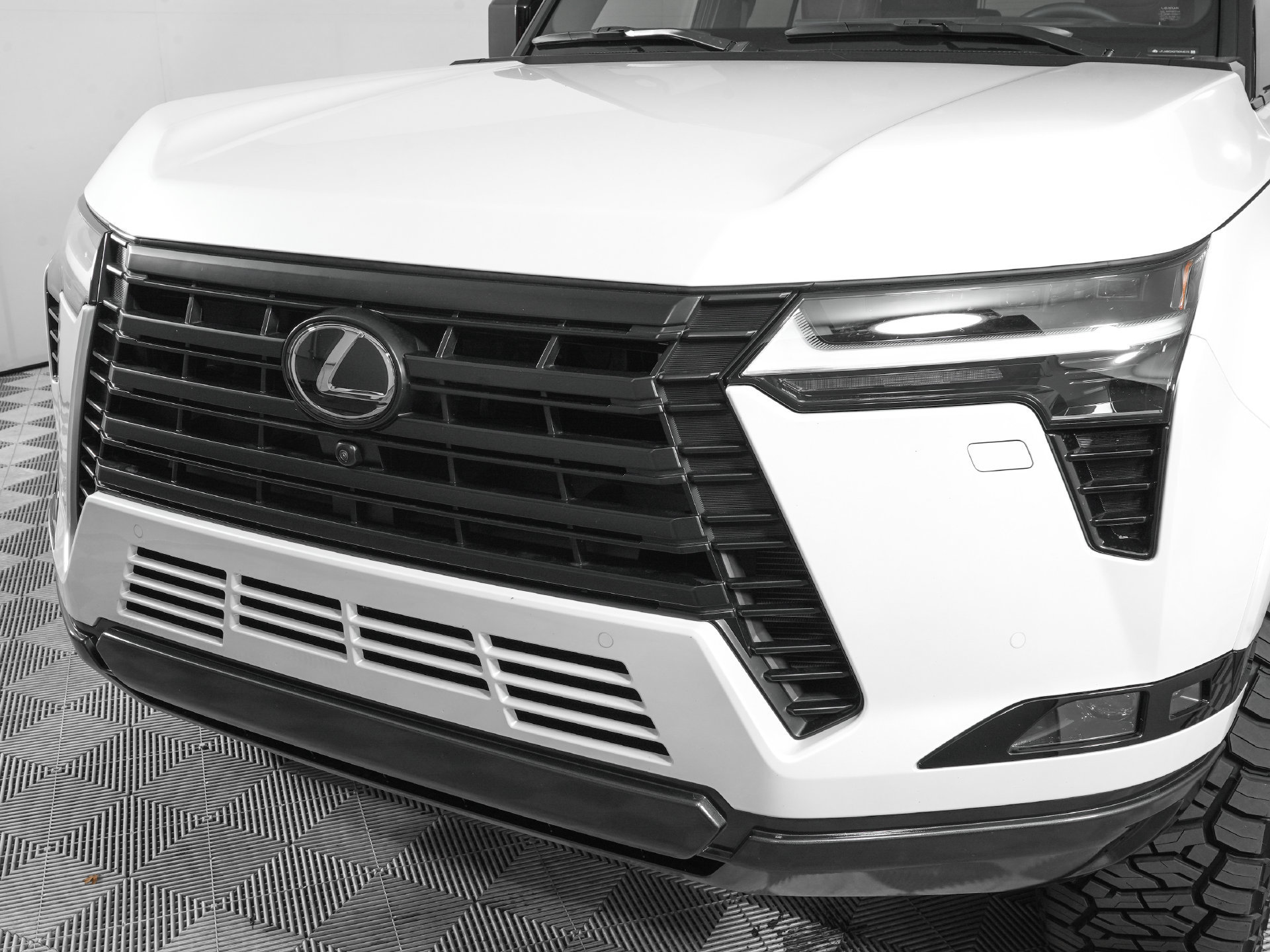 Used 2026 Lexus GX 550 w/ Accessory Package (2T) AWD/4WD image 34