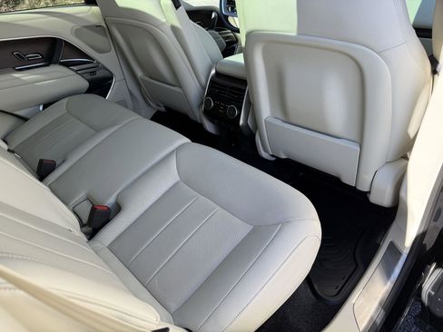 Certified 2023 Land Rover Range Rover SE image 36