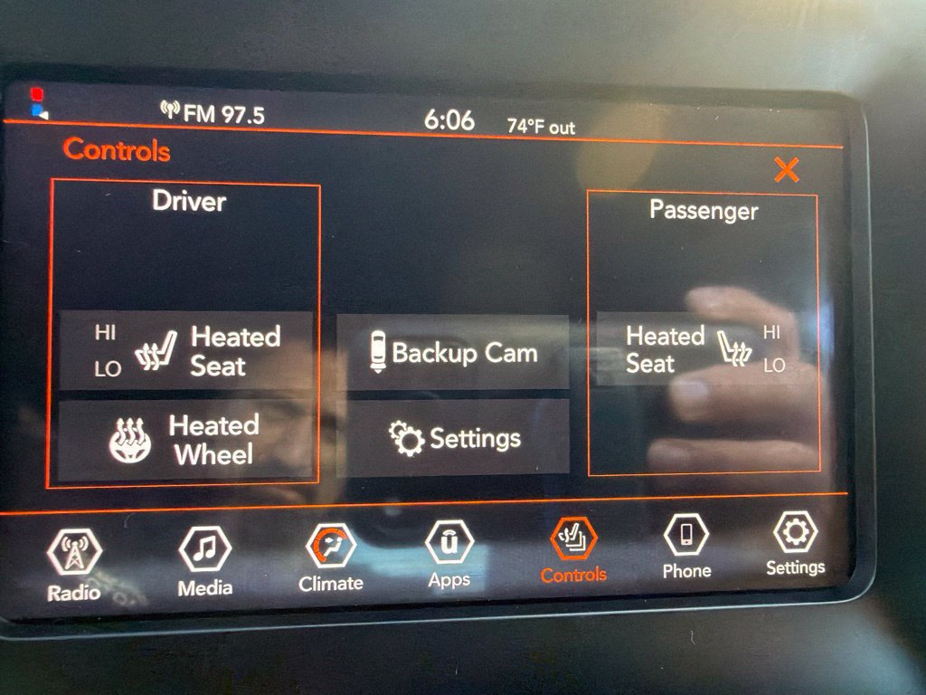 Used 2019 Jeep Cherokee Latitude w/ Cold Weather Group AWD/4WD image 27