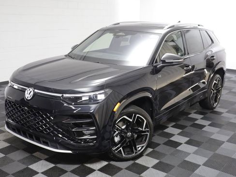 New 2026 Volkswagen Tiguan SEL R-Line AWD/4WD image 2