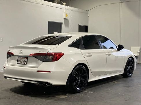 Used 2023 Honda Civic Sport image 4