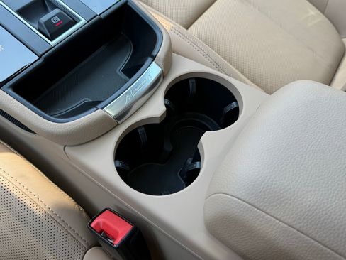 Used 2025 Porsche Macan image 23