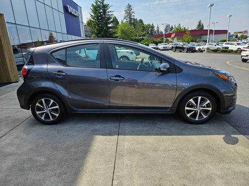Used 2019 Toyota Prius C FWD image 4