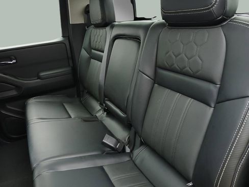 Used 2024 Nissan Frontier SL image 26