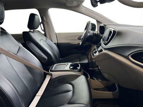 Used 2025 Toyota Grand Highlander AWD image 13