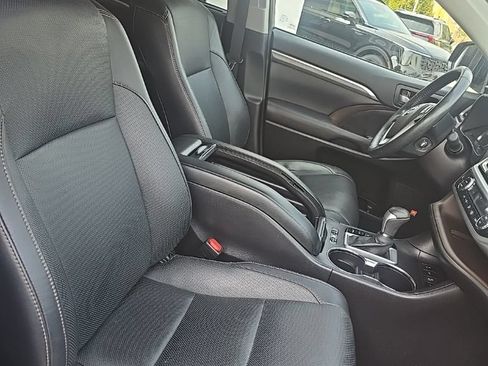 Used 2017 Toyota Highlander Limited Platinum AWD/4WD image 8