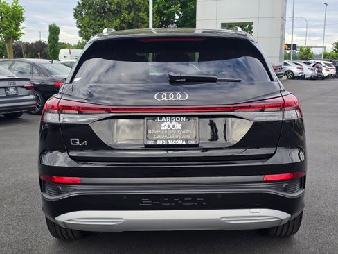 Used 2023 Audi Q4 e-tron Premium Plus w/ Premium Plus RWD image 4