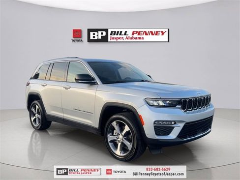 Used 2023 Jeep Grand Cherokee Limited w/ Luxury Tech Group II image 7