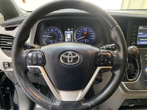Used 2020 Toyota Sienna XLE w/ XLE Navigation Package image 32
