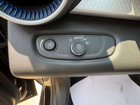 Used 2024 Chevrolet Trax LS w/ LS Convenience Package FWD image 16