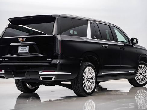 Used 2026 Cadillac Escalade ESV Luxury w/ LPO, Floor Liner Package AWD/4WD image 9