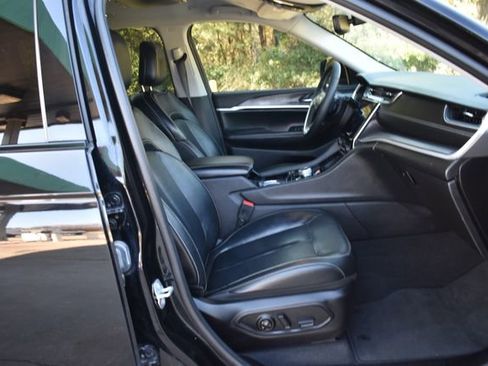 Used 2023 Jeep Grand Cherokee L Limited w/ Black Appearance Package image 17