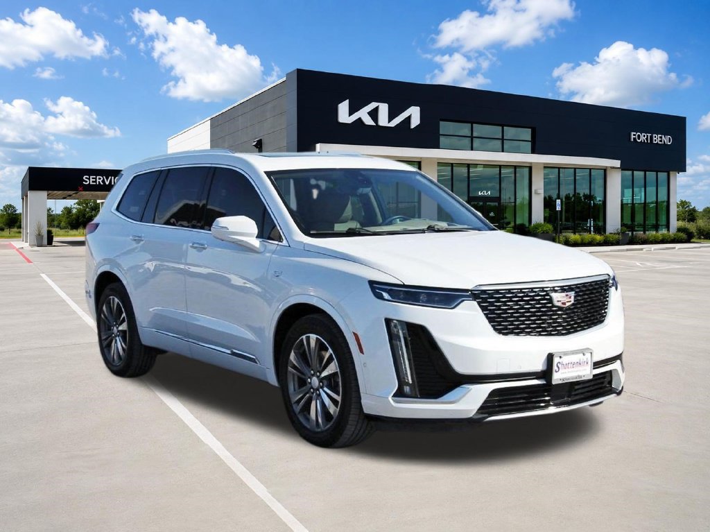 Used 2021 Cadillac XT6 Premium Luxury w/ Platinum Package FWD image 3