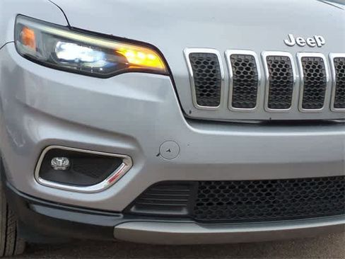 Used 2019 Jeep Cherokee Limited image 11