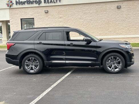 Used 2025 Ford Explorer Active w/ Active Comfort Package AWD/4WD image 7