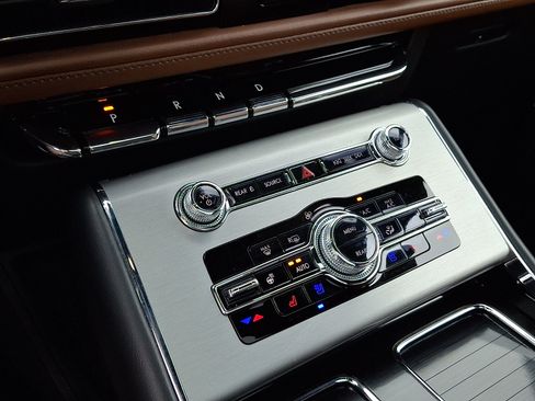Used 2023 Lincoln Aviator Reserve w/ Equipment Group 201A AWD/4WD image 22