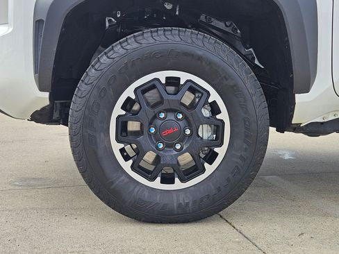 Used 2024 Toyota Tacoma TRD Off-Road image 12
