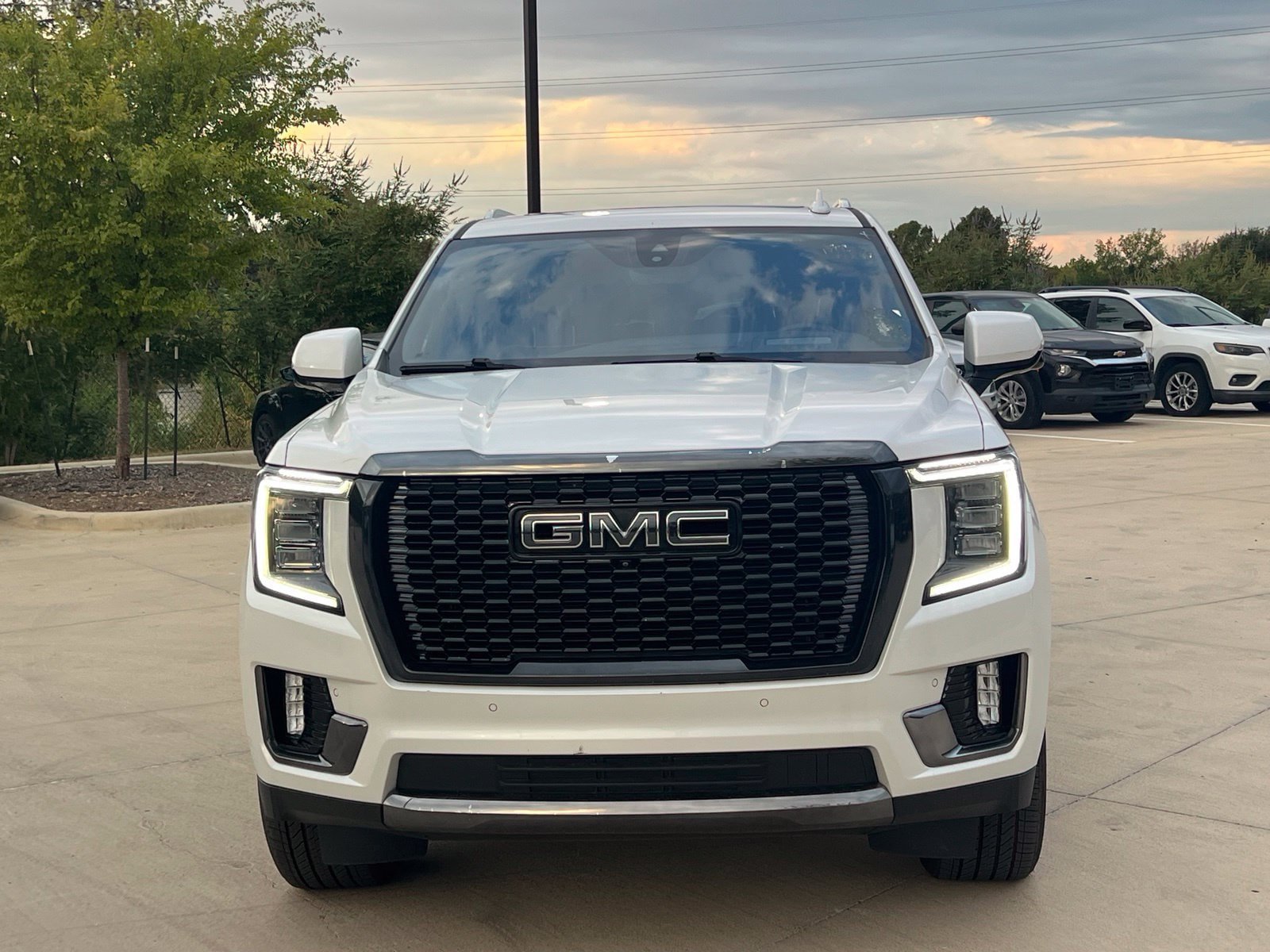 Used 2023 GMC Yukon XL Denali Ultimate AWD/4WD image 2
