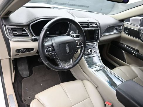 Used 2017 Lincoln Continental Reserve w/ Technology Package FWD image 18