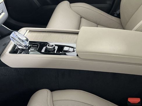 New 2026 Volvo XC90 B6 Ultra w/ Lounge Package image 21