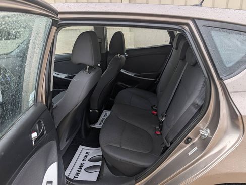 Used 2013 Hyundai Accent SE FWD image 4