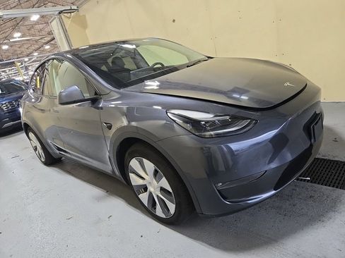 Used 2023 Tesla Model Y Long Range AWD/4WD image 3