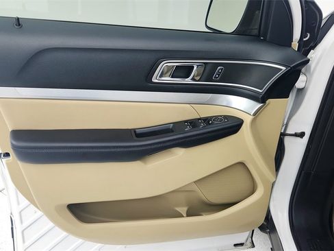 Used 2017 Ford Explorer XLT w/ Equipment Group 202A image 26