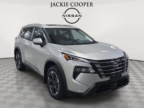 Used 2024 Nissan Rogue SV w/ SV Premium Package FWD image 3